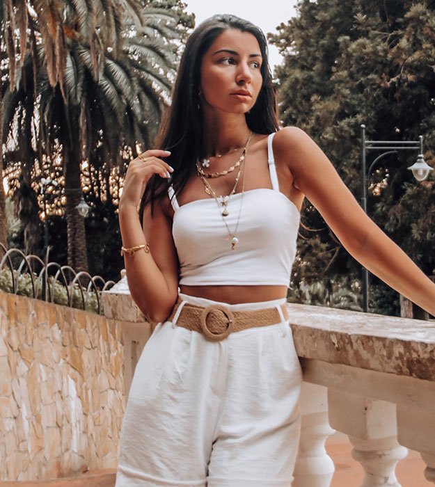 Woman wearing white clothes product-16